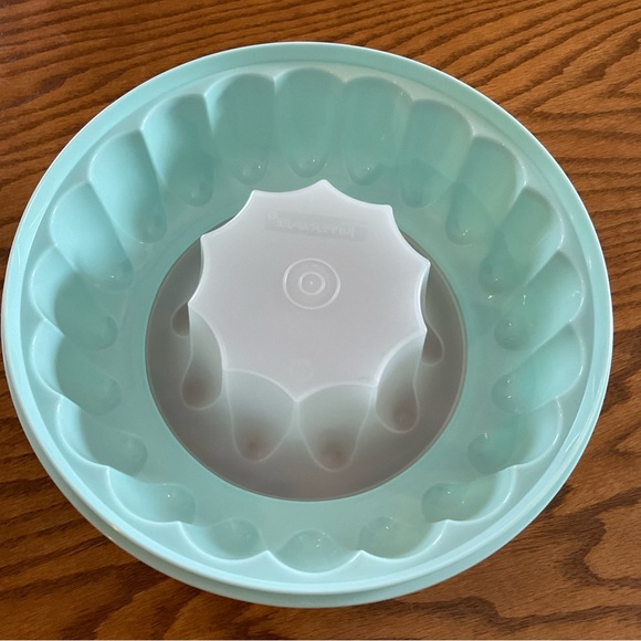 Vintage 3-Piece Classic Tupperware Jello Fluted Ring Salad Mold - Picture 3 of 8